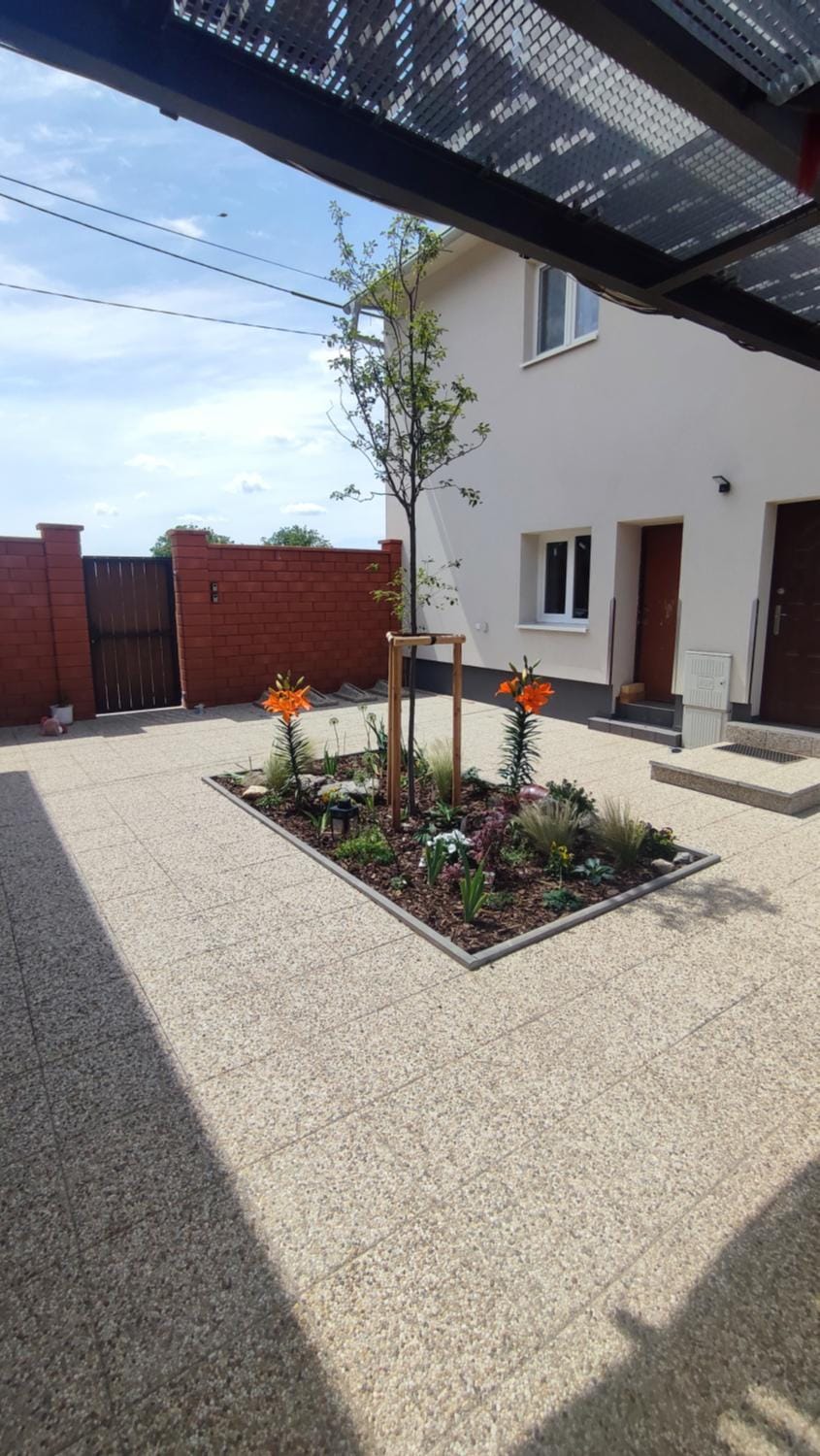Property building, Patio, Balcony/Terrace