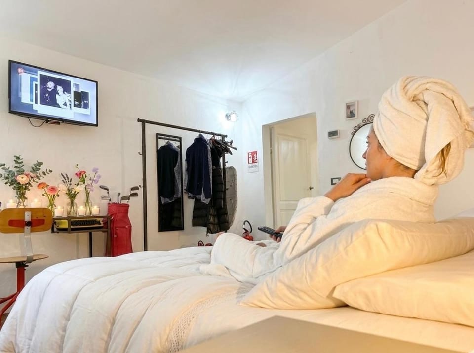 Bed, TV and multimedia, Photo of the whole room, Bedroom, Guests, wardrobe