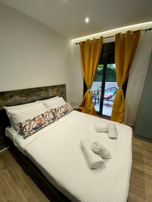 Crystal Studio-downtown escape-Navarinou square Apartment in Thessaloniki