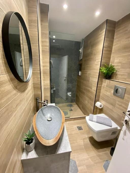 Crystal Studio-downtown escape-Navarinou square Apartment in Thessaloniki