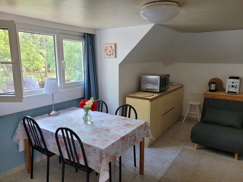 Coffee/tea facilities, Dining area
