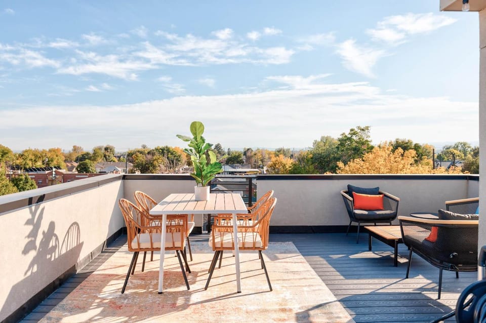 Luxe Getaway - Yard & Roof Deck - 4 Story Townhome House in Denver