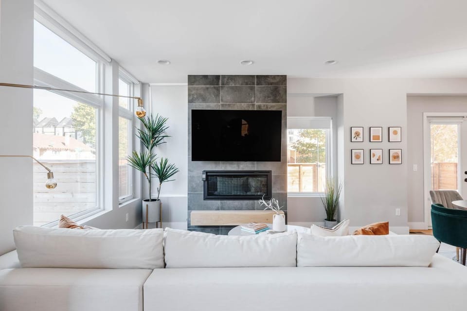 Luxe Getaway - Yard & Roof Deck - 4 Story Townhome House in Denver