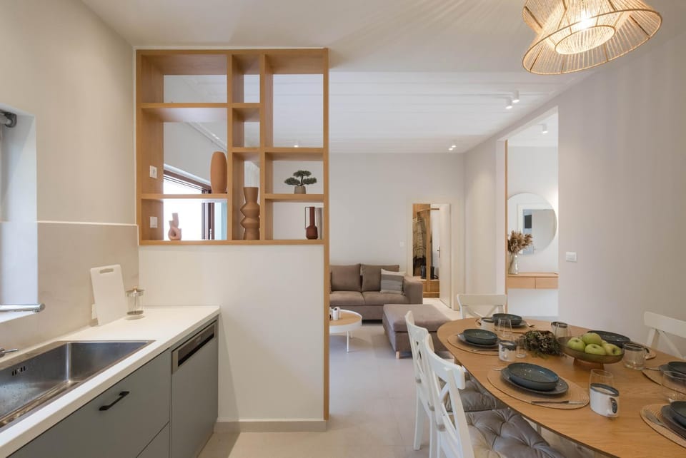 Kitchen or kitchenette, Living room, Seating area, Dining area, stove
