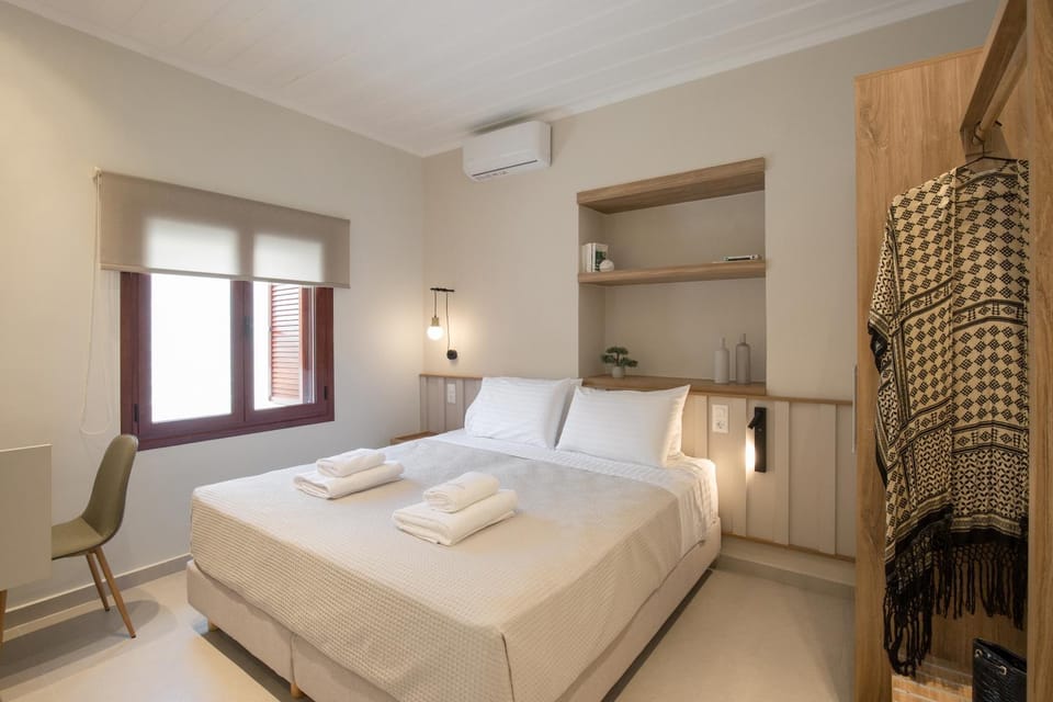 Bed, Photo of the whole room, Bedroom, towels, wardrobe, air conditioner