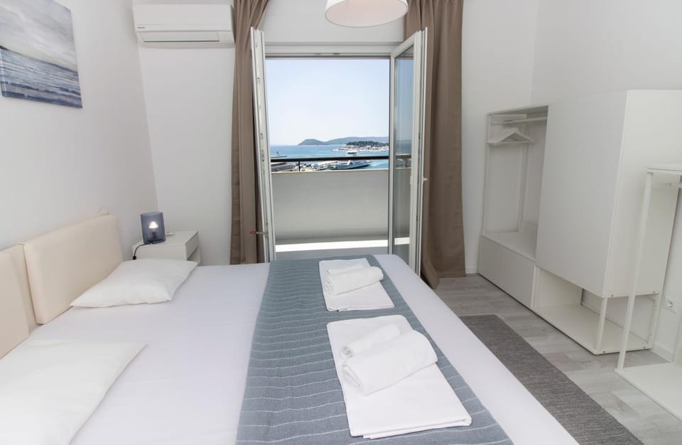 Bedroom, Sea view