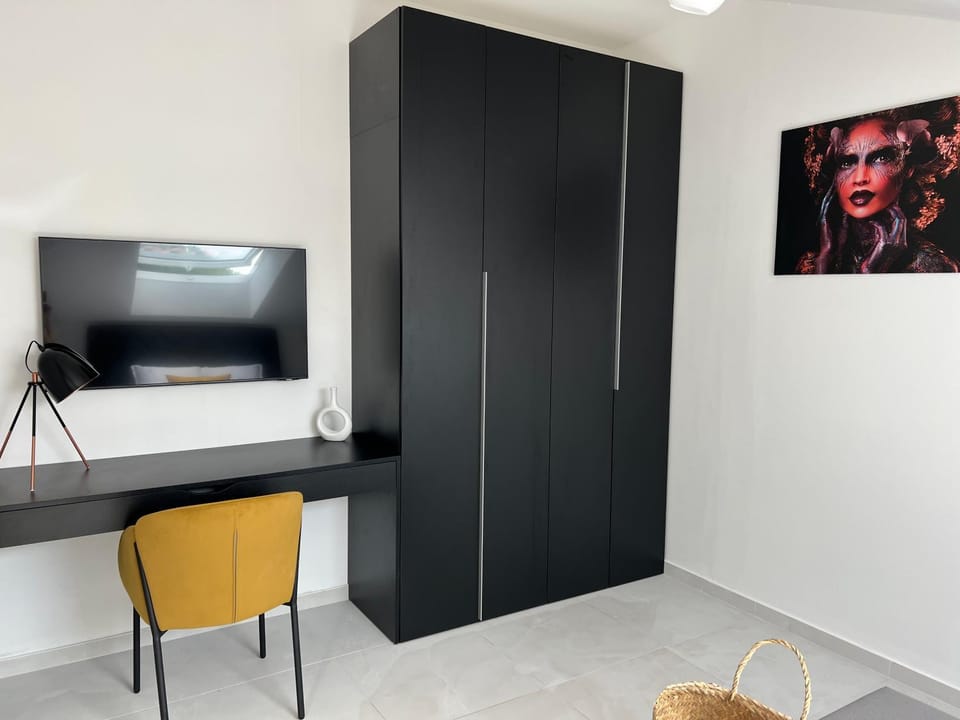 TV and multimedia, wardrobe