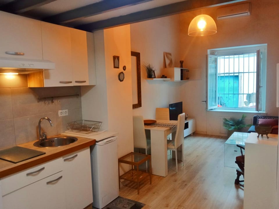 Kitchen or kitchenette, Living room, Dining area