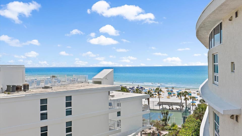 Crescent Siesta Key Charmer Apartment in Siesta Beach