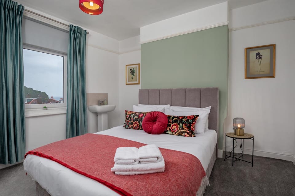 Bed, View (from property/room), Bedroom, Landmark view, Sea view, towels