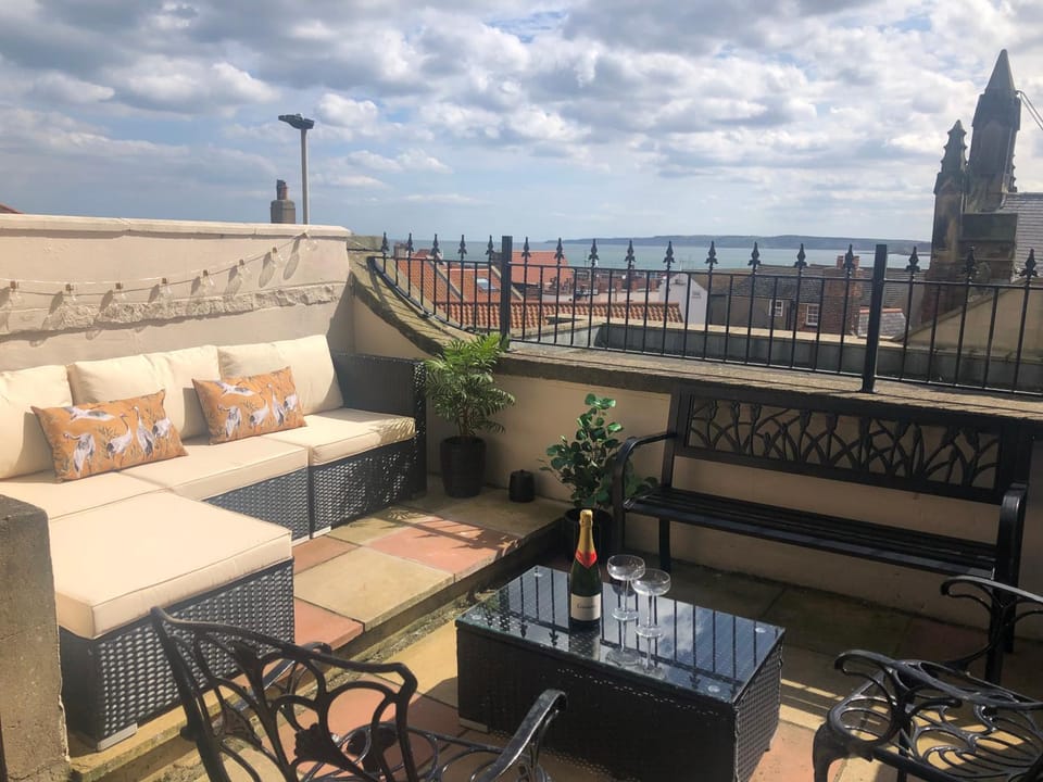 Patio, Natural landscape, View (from property/room), Balcony/Terrace, Seating area, Sea view
