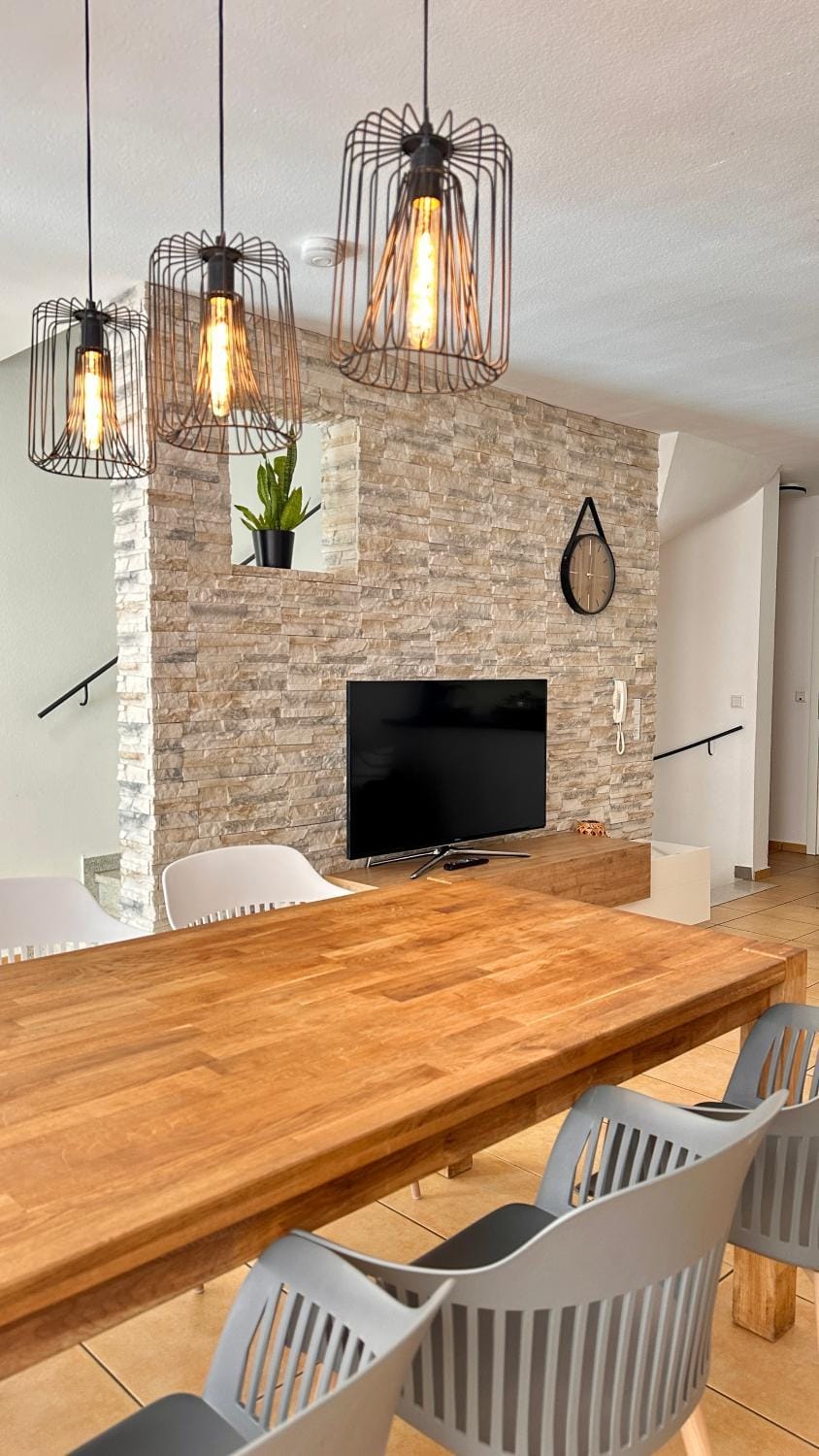 Communal lounge/ TV room, TV and multimedia, Living room, Seating area, Dining area, Evening entertainment