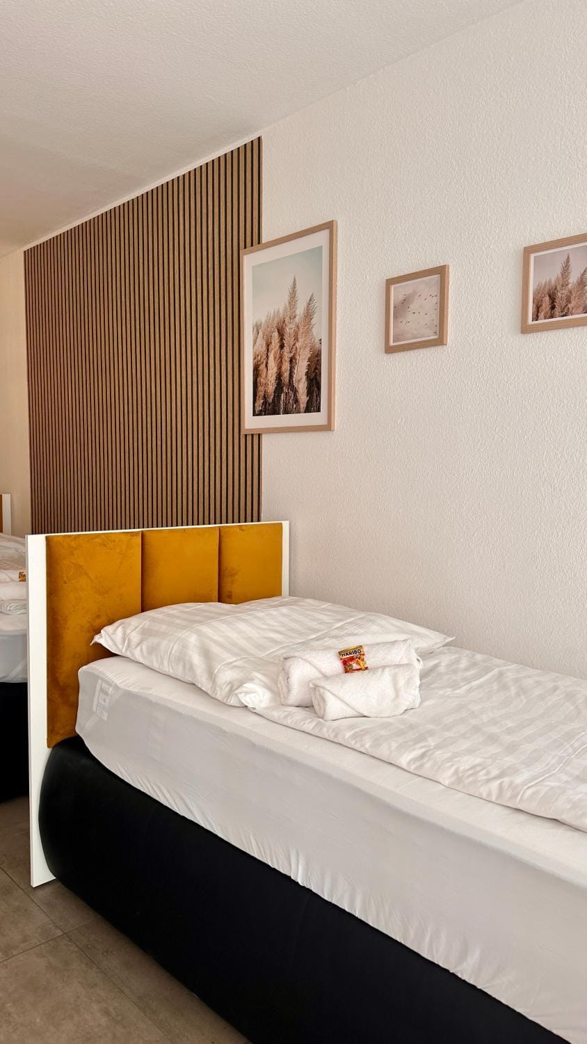 Bed, Photo of the whole room, Bedroom, towels