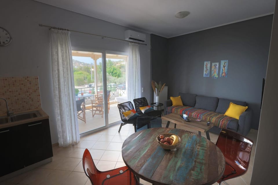 Living room, Seating area, Dining area