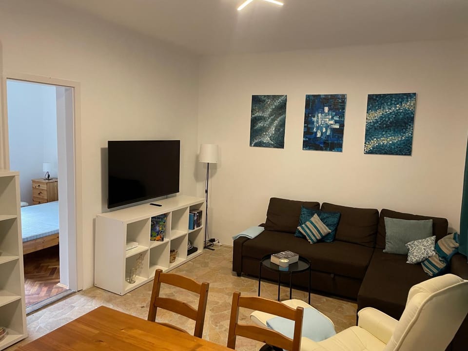 Communal lounge/ TV room, Living room, Seating area