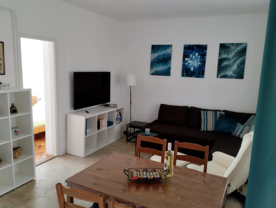 Communal lounge/ TV room, TV and multimedia, Living room