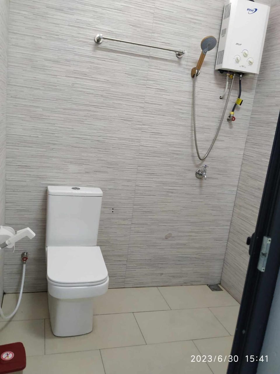 Shower, Toilet