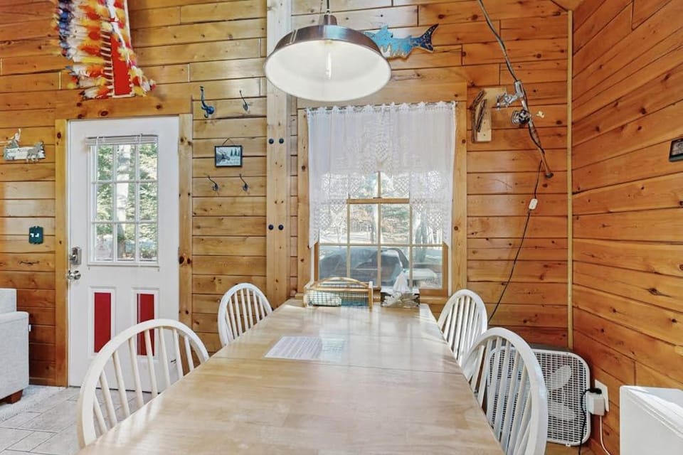 Lily Bay Getaway House in Beaver Cove
