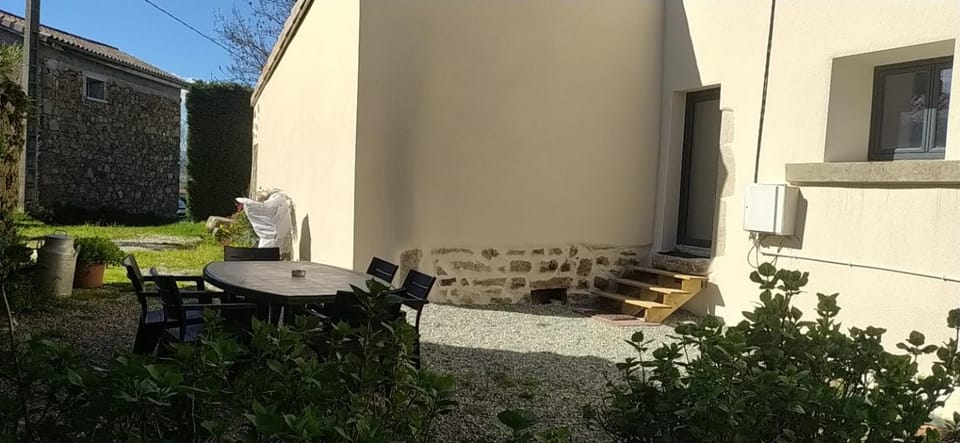 Gite "Le Bret" House in Provence-Alpes-Côte d'Azur