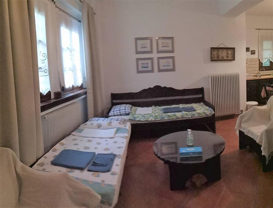Living room, Photo of the whole room