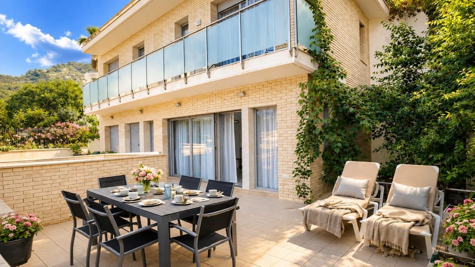 Property building, Garden, Balcony/Terrace