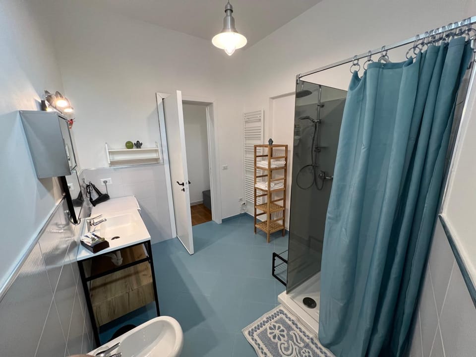 Shower, Bathroom, towels