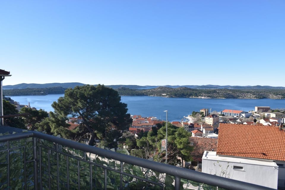 Nearby landmark, Day, Natural landscape, City view, Sea view
