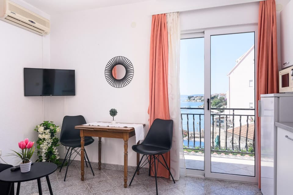 TV and multimedia, View (from property/room), Living room, air conditioner