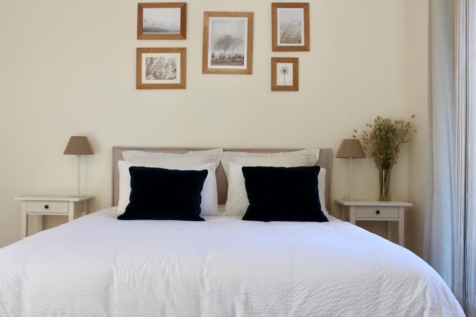 Bed, Night, Photo of the whole room, Bedroom