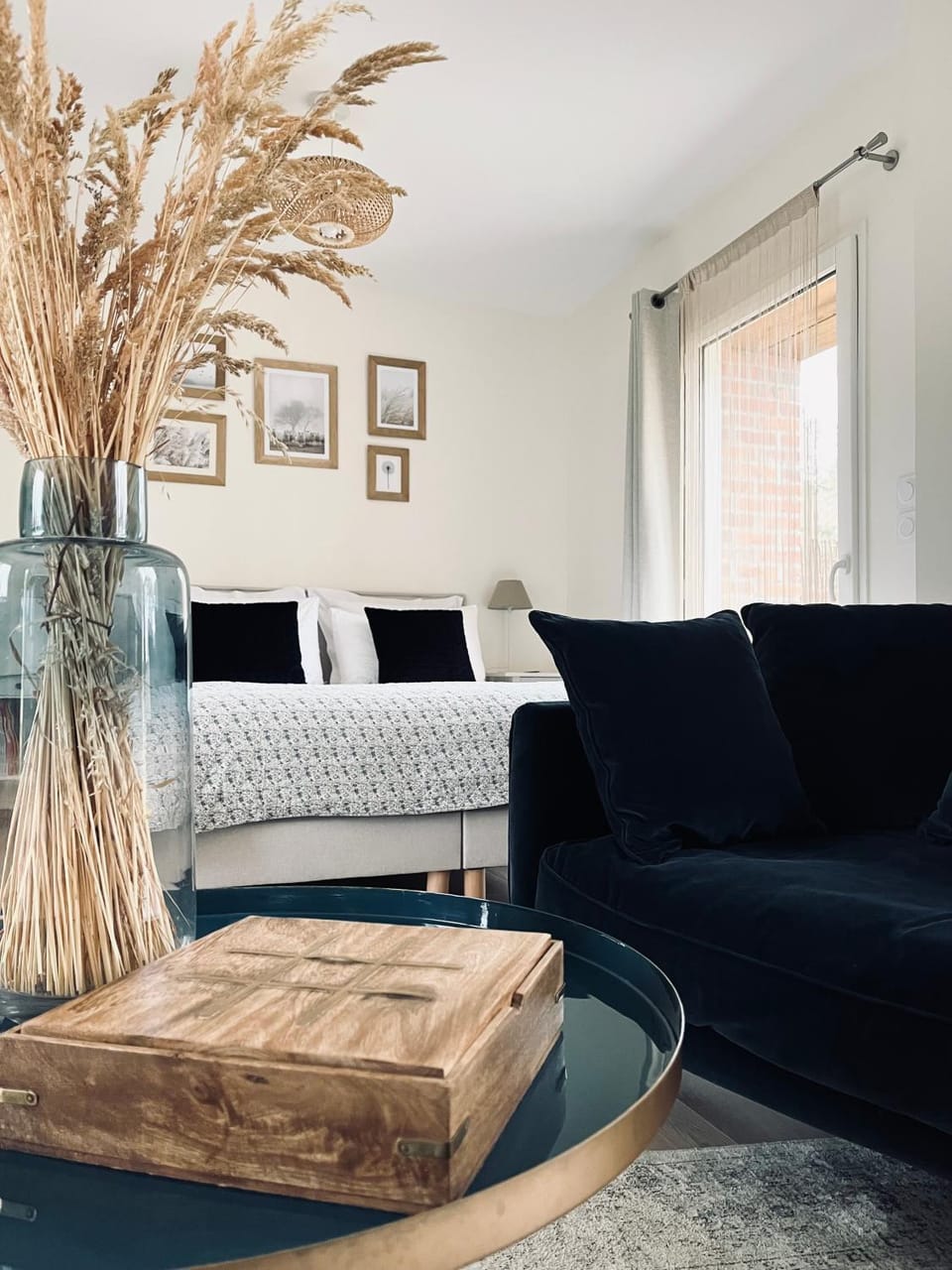 Bed, Living room, Seating area, Bedroom