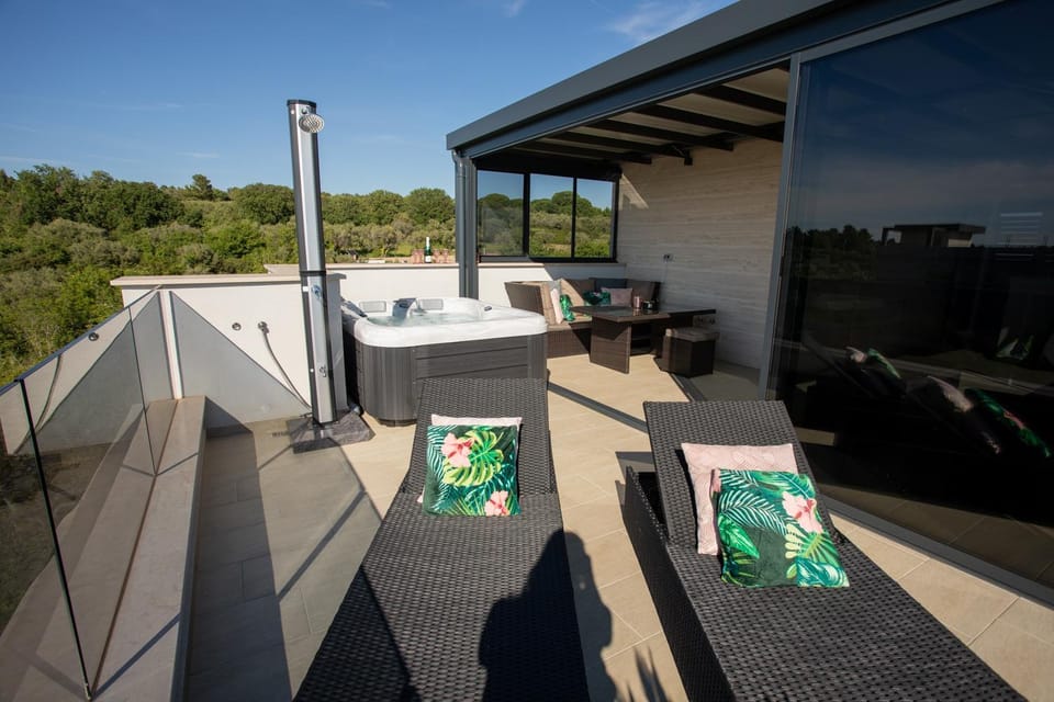 Hot Tub, Balcony/Terrace