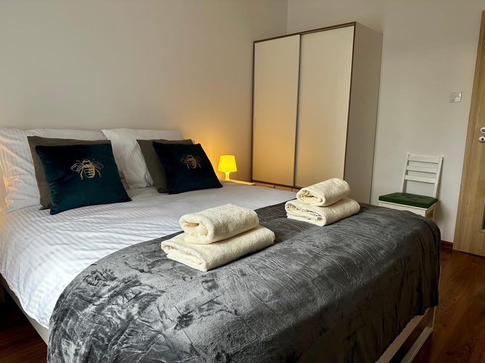 Bed, Photo of the whole room, Bedroom, towels, wardrobe