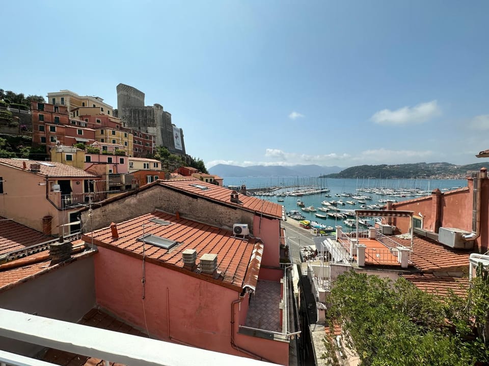 City view, Sea view