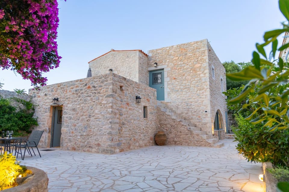 Mainotti's house with balcony Apartment in Peloponnese Region