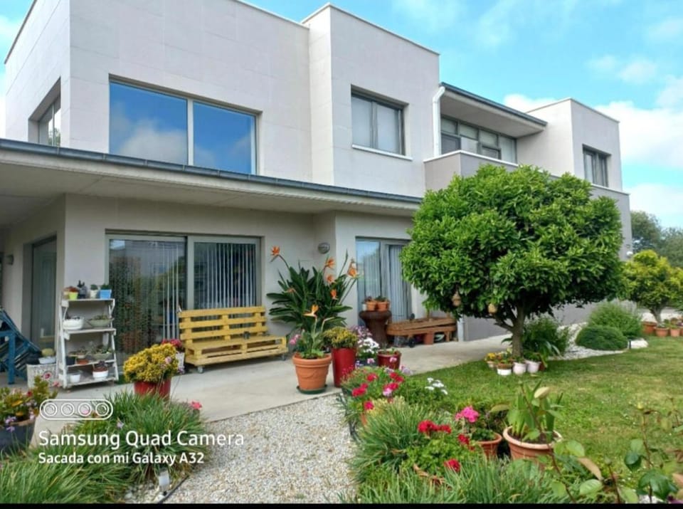 Habitación en casa moderna con jardín Vacation rental in Cantabria
