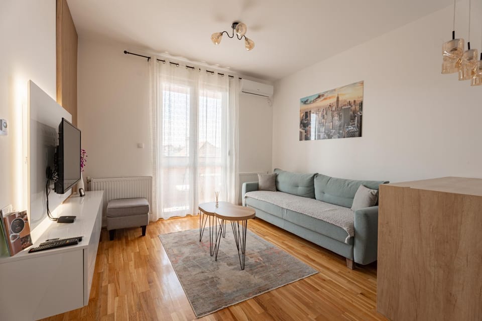 Communal lounge/ TV room, TV and multimedia, Balcony/Terrace, Living room