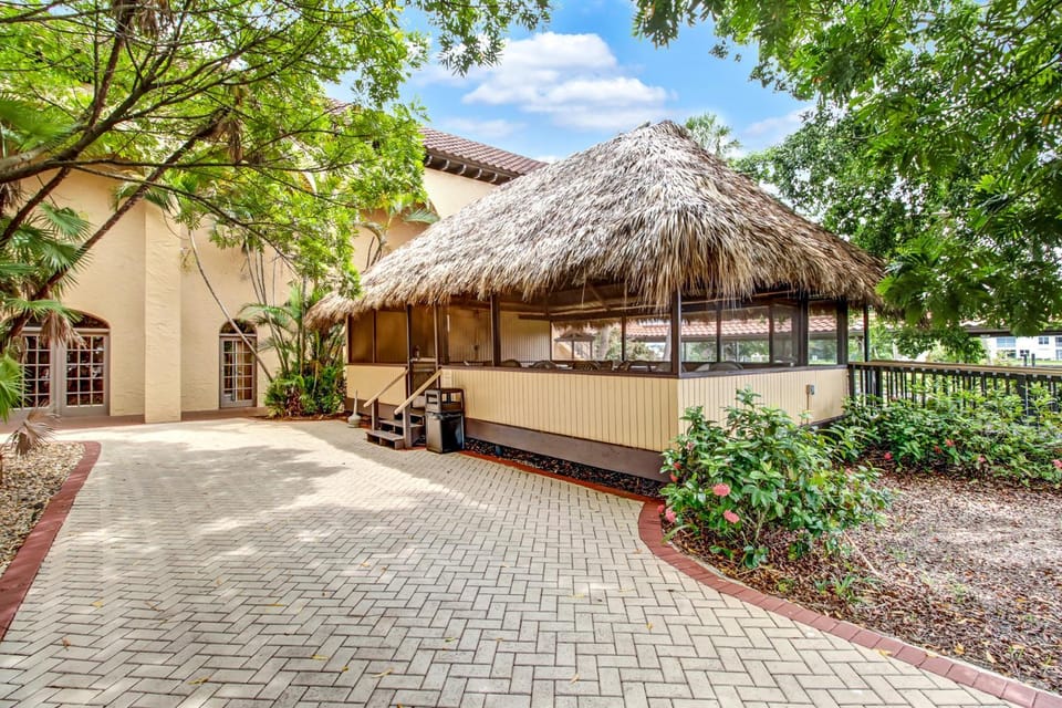Marina Paradise Apartment in Collier County