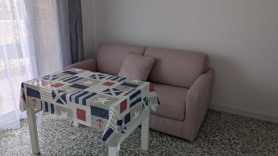 Studio climatisé avec coin nuit 150m de la plage Apartment in Le Lavandou