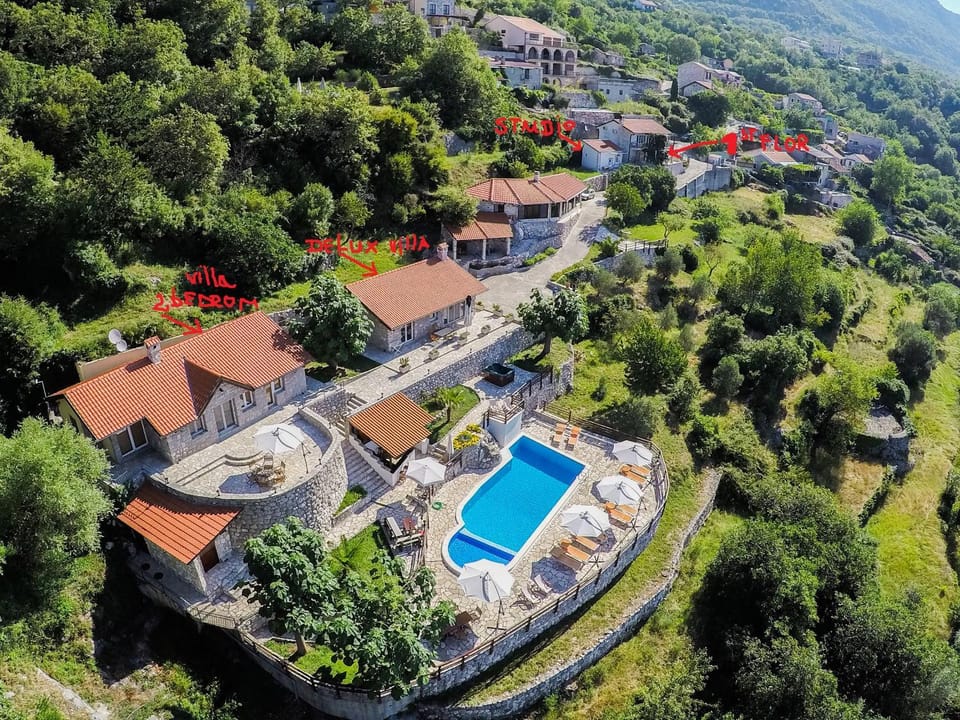Property building, Neighbourhood, Pool view, Swimming pool