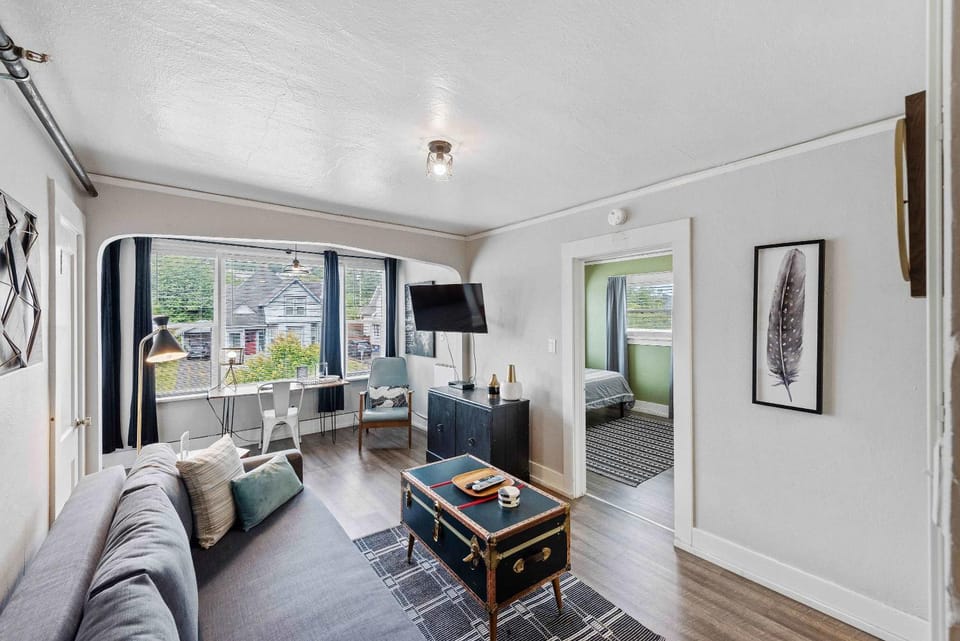 #StayinMyDistrict Historic Apartment Near Downtown Apartment in Coos Bay
