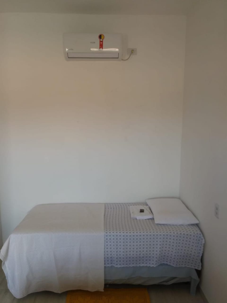 Bed, Bedroom, air conditioner