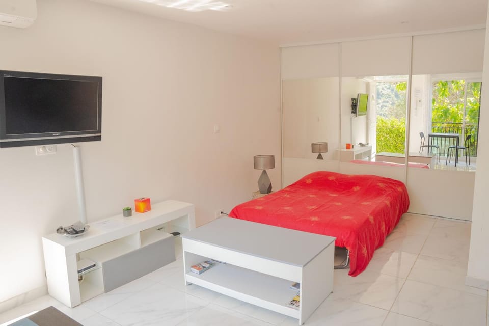 La Turbie, charmant logement. Apartment in French Riviera