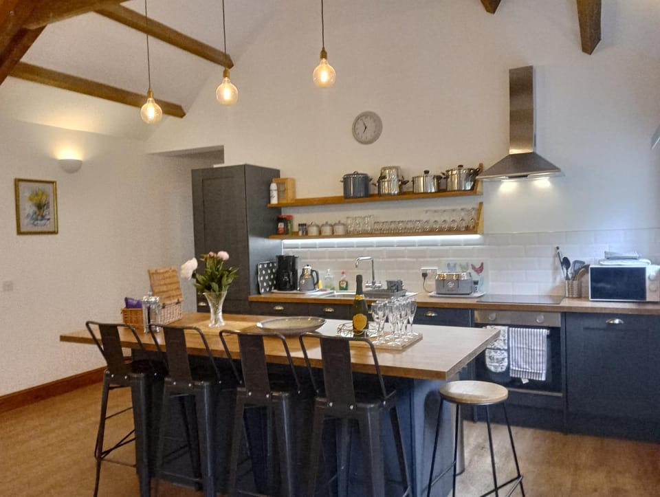 Vineyard Barns Gower House in Ilston