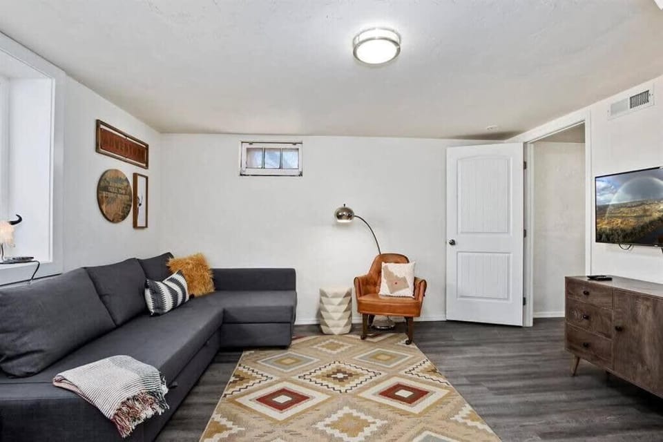 #StayinMyDistrict Twin Falls Pendleton Chic Suite Apartment in Twin Falls