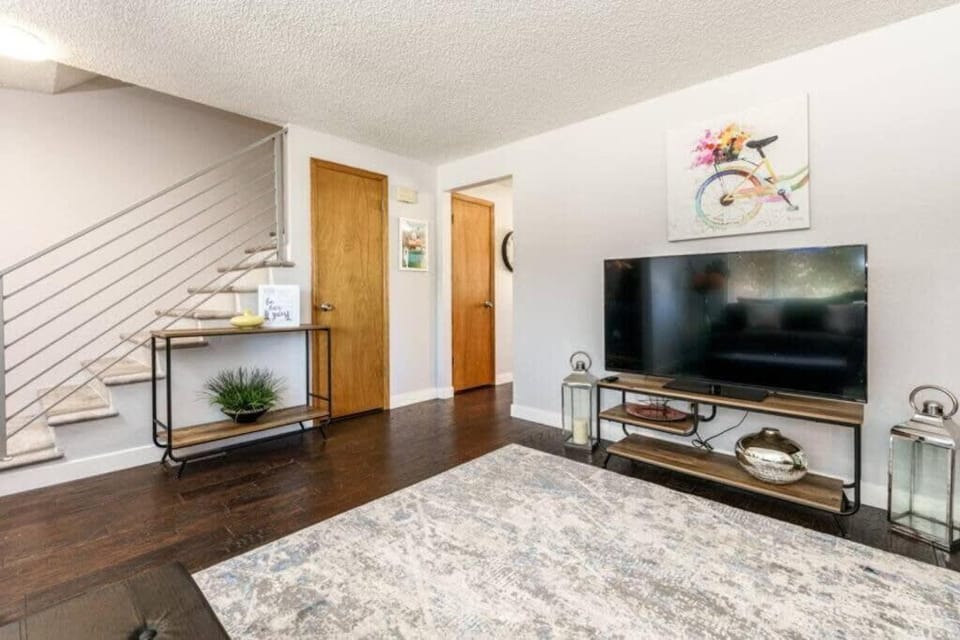#StayInMyDistrict Cozy Central Boise Townhouse House in Boise