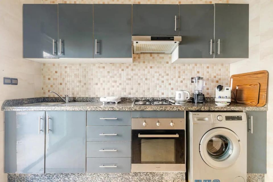 Coffee/tea facilities, Kitchen or kitchenette, oven, stove, washing machine