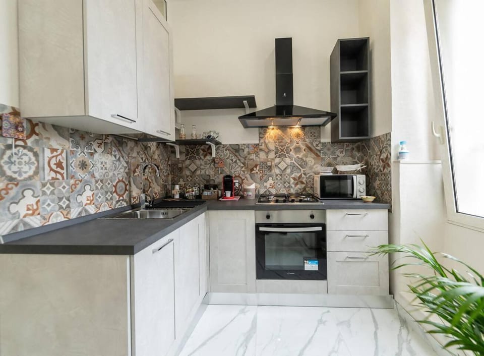 Kitchen or kitchenette, dishwasher, stove
