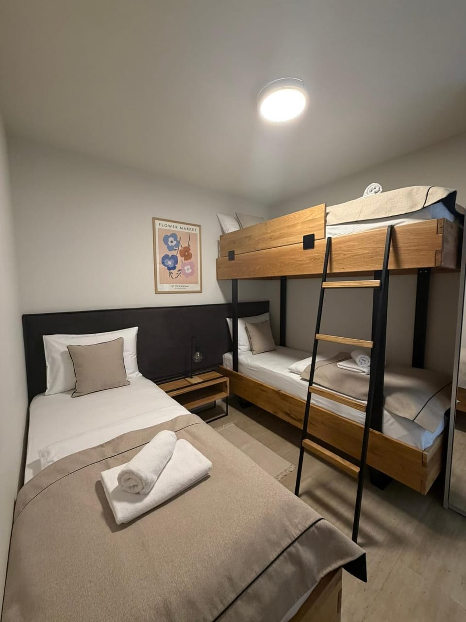 Bed, Bedroom, bunk bed, towels