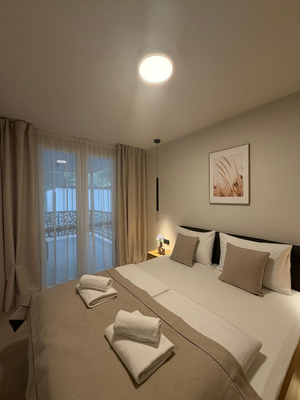 Bed, Photo of the whole room, Bedroom, towels