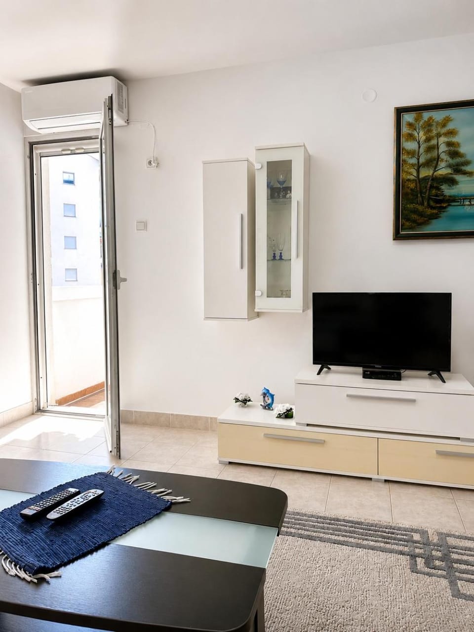 TV and multimedia, Living room, air conditioner